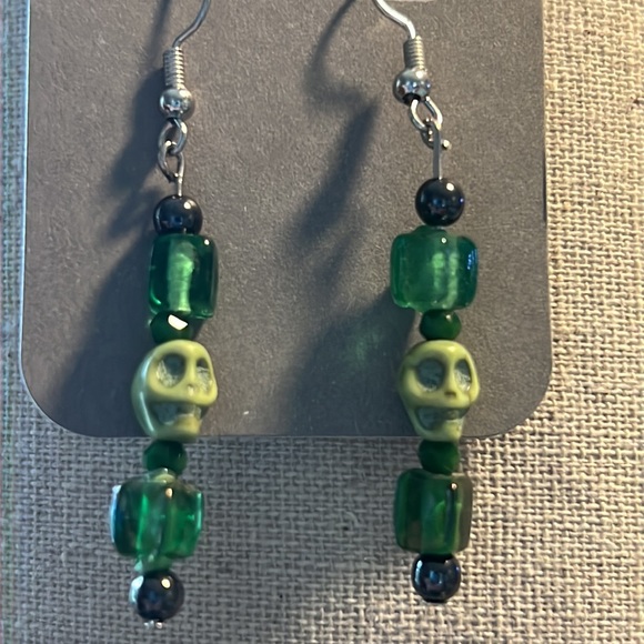 Skull Earrings - Picture 2 of 4